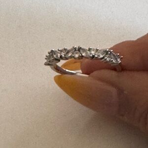 Elegant Silver Women's Ring size 9